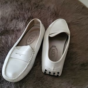 TOD'S White Loafer in Size 34 1/2  5.5